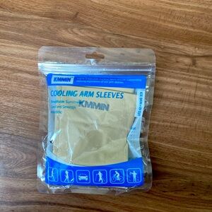 BNWOT Kmmin Arm Sleeve - skintone/ Neutral color